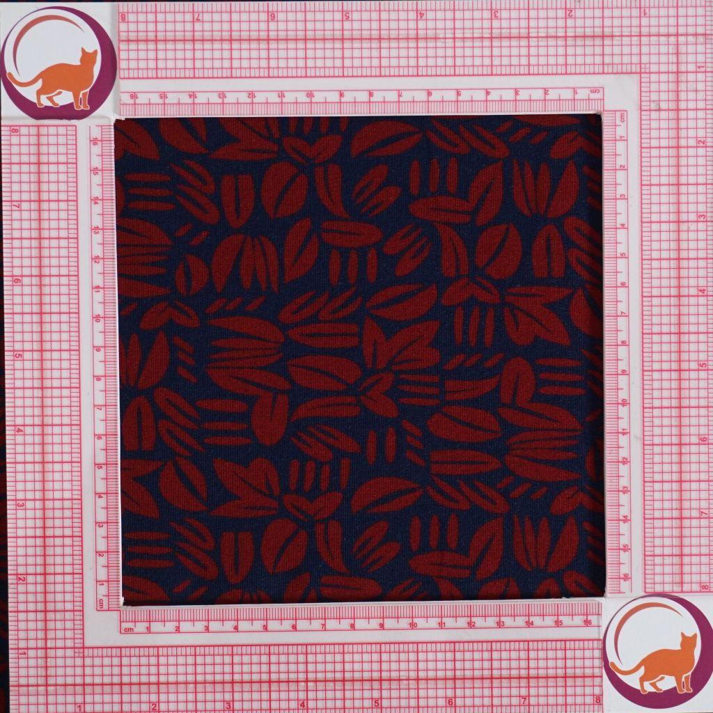 French Terry abstrakte Blätter dunkelrot auf dunkelblau